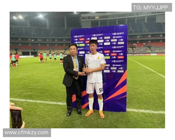 华裔足球明星风采展示与成就回顾的精彩合集