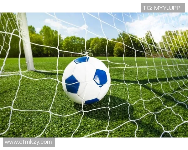 足球明星亲密瞬间高清图片展现抱肩膀的友谊与团结精神